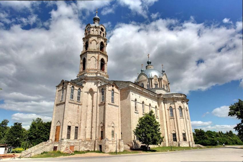 Собор Живоначальной Троицы – необычный православный храм России